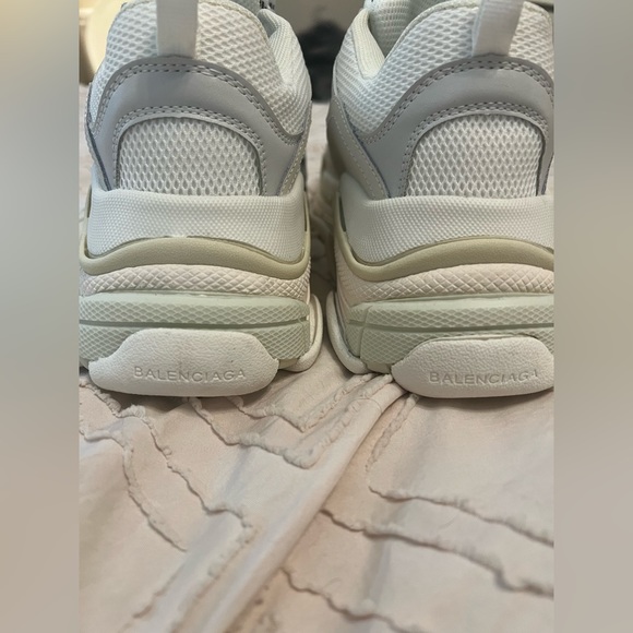 Brand new never worn balenciaga triple s tennis shoes. Size 38 - Picture 3 of 4
